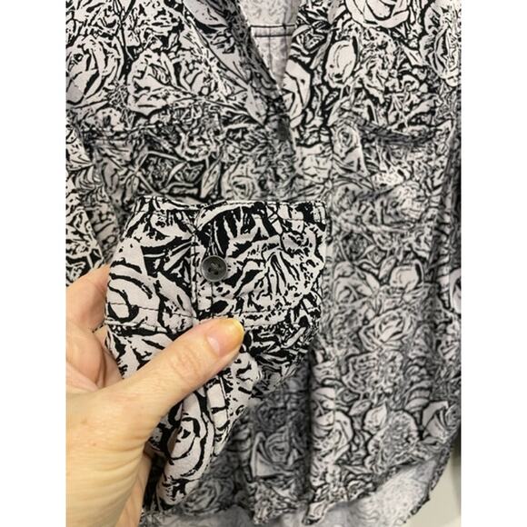 Rock & Republic Women's Rose Print Button Up Shirt Black Print Size Small - Picture 7 of 8